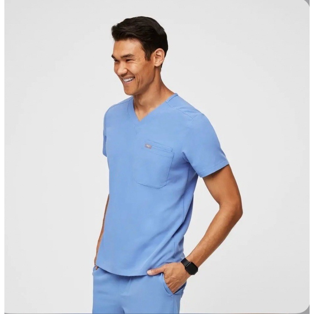 FIGS Men's Ceil blue (Leon) V-Neck Scrub Top
